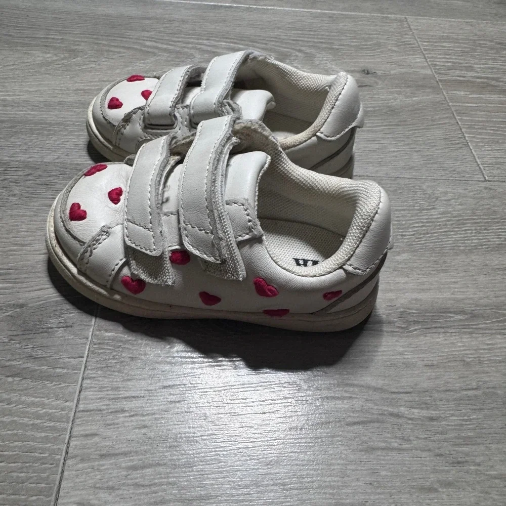 Zara Kids White Faux Leather Heart Embroidered Sneakers Size EU 21 or toddler 5